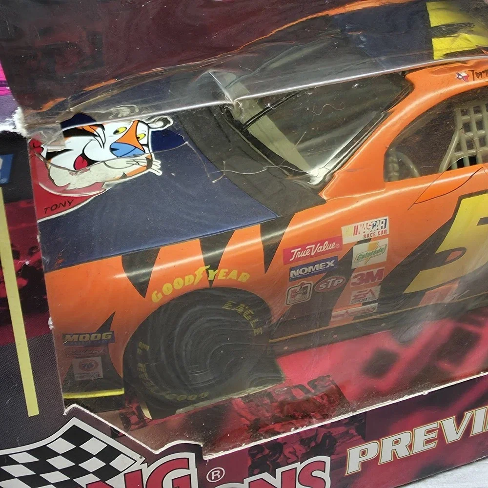 2001 Terry Labonte Chase the Race Racing Champions Diecast Car 1:24 Scale IOB